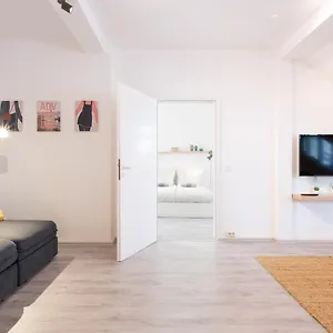 2-bedroom-top-floor-apartment-direct-on-marienplatz.getmunichhotels.com/
